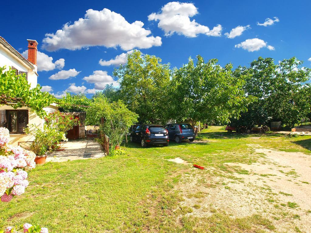 House Sandra 1430 Peresiji Exterior photo